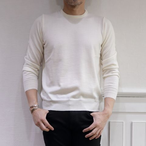 MOORER - ムーレー ダウンベストを使用したカジュアルスタイル