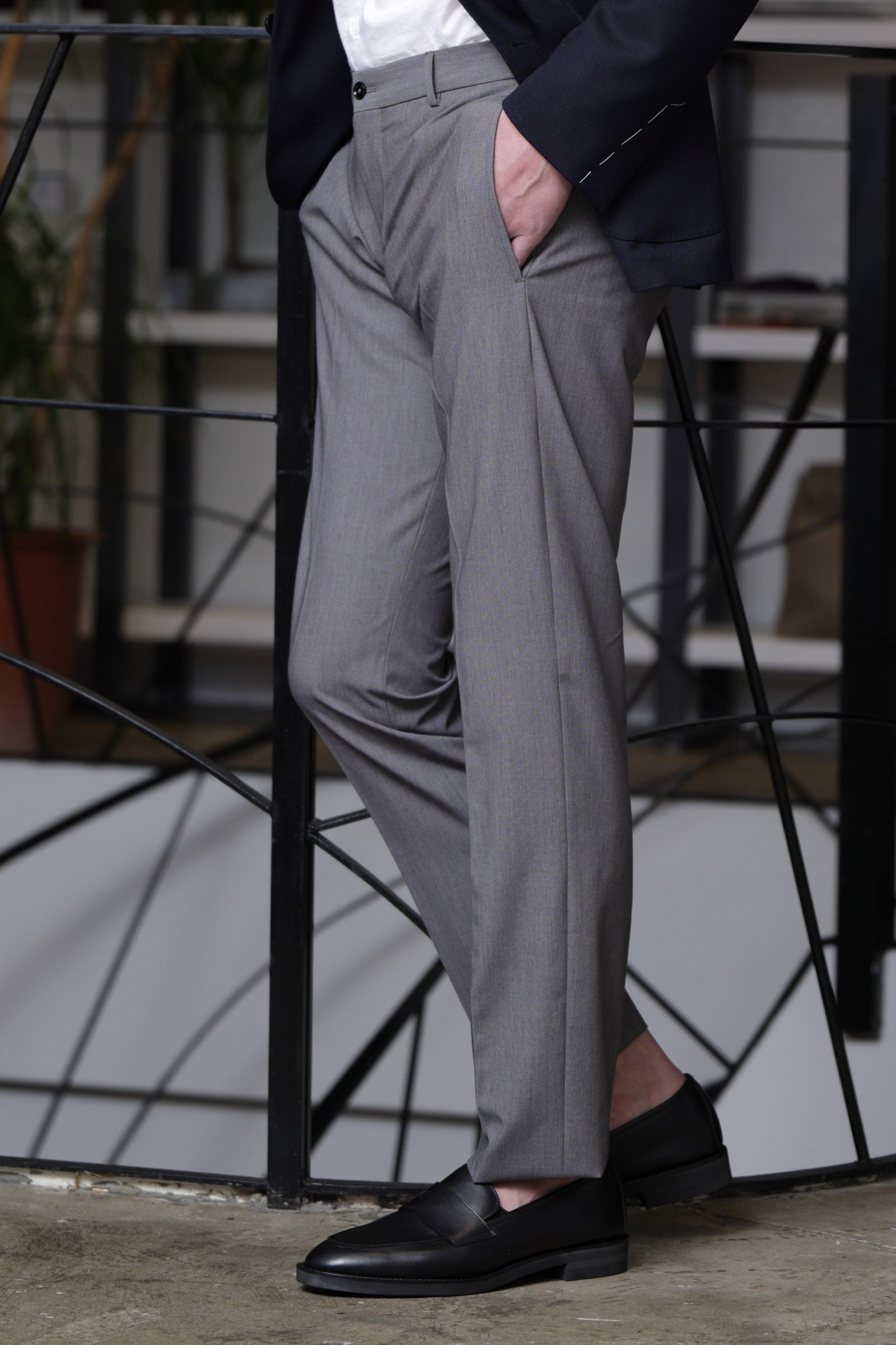 サイズ52まで ACTIVE ウール調 ポリエステル ストレッチ ノープリーツ ドレスパンツ / ライトグレー