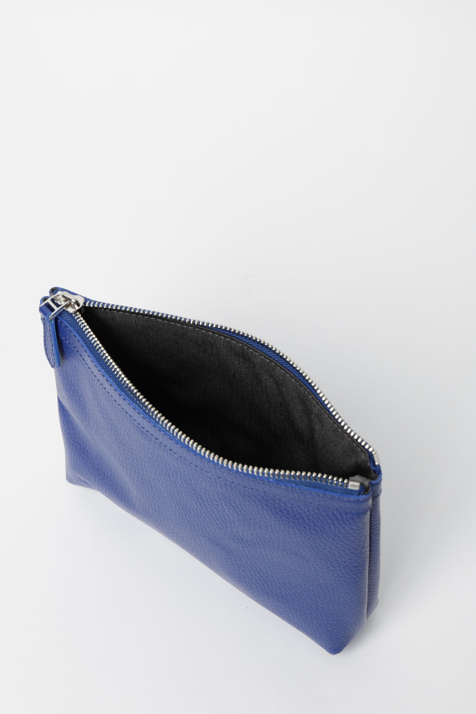 Cinque Terreシリーズ シュリンクレザー シンプルポーチ / ブルー