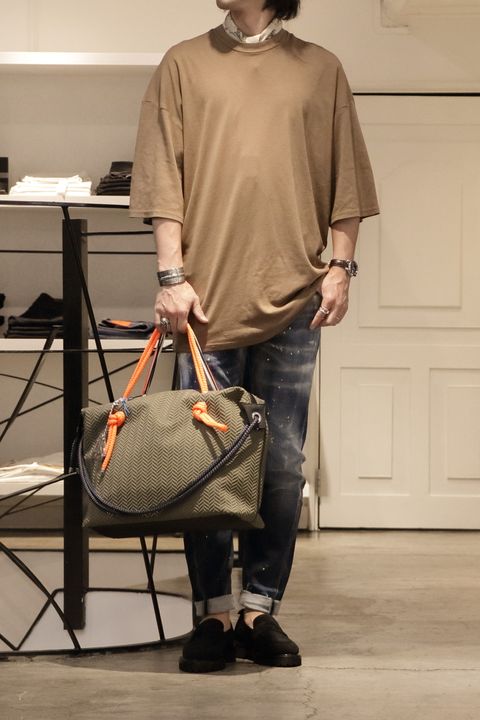 "ビッグT"を使用した大人ストリートコーデ