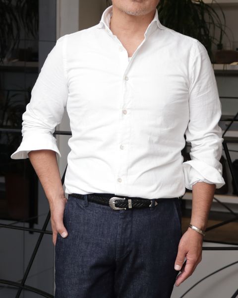 EMMETI JURIを使用したグレージュ×ホワイトで魅せる、上質カジュアルの完成形スタイル