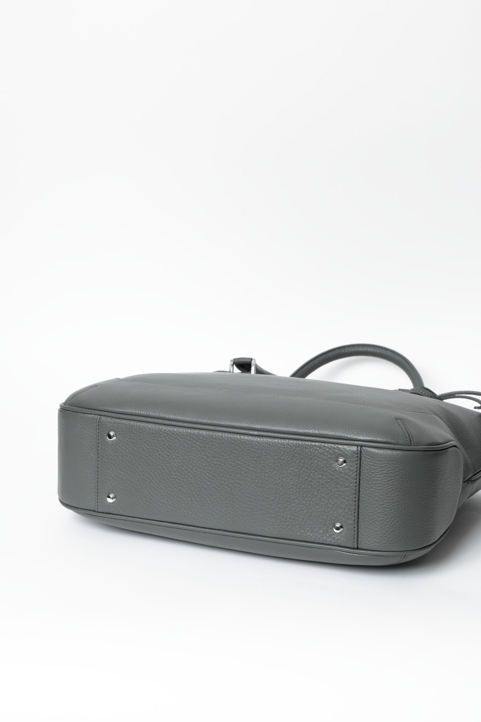 Maiden Voyageシリーズ メイデン ヴォヤージュ 薄マチ シュリンクレザー トートバッグ  / チャコールグレー