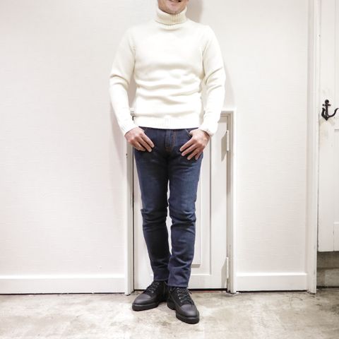 "HERNO"ダウンコートを使用した上品ダウンスタイル