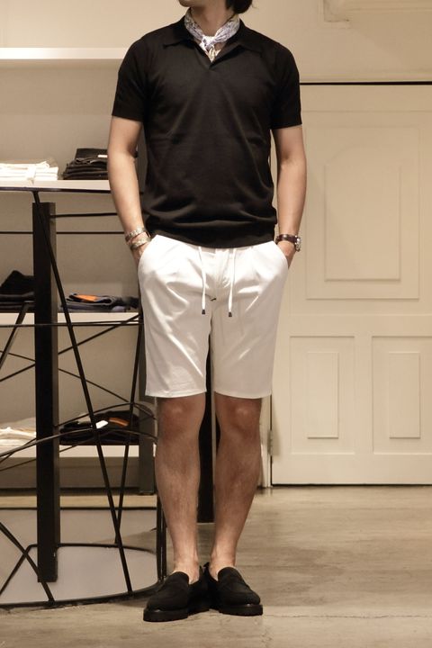 "黒白アイテム"を使用した真夏のモノトーンコーデ