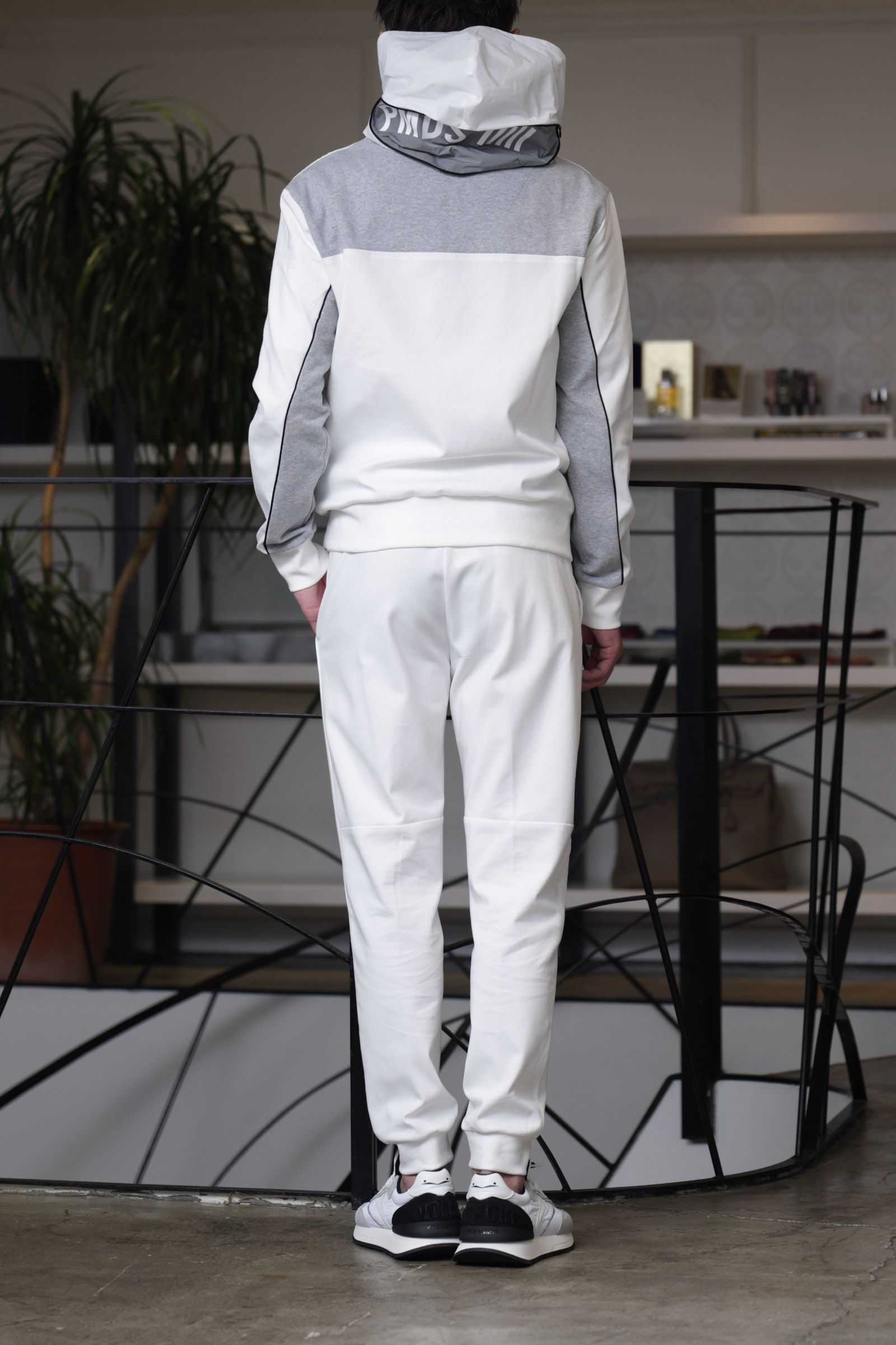 P.M.D.S.を使用した、クリーンに仕上げる大人のスポーティセットアップ