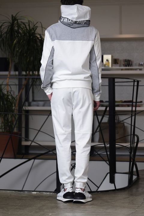 P.M.D.S.を使用した、クリーンに仕上げる大人のスポーティセットアップ