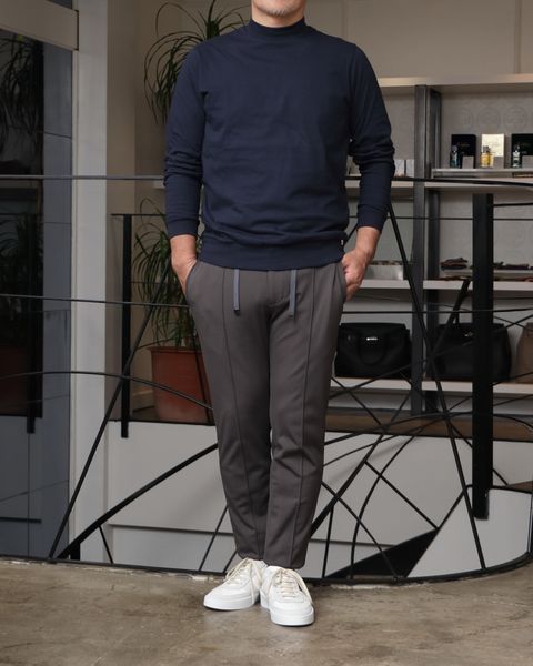 AOURE セットアップスーツを使用した、機能美と品格を纏う、モダンセットアップスタイル