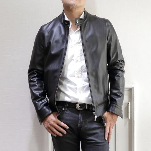 "EMMETI"シングルライダースJURIを使用したエレガントロックスタイル