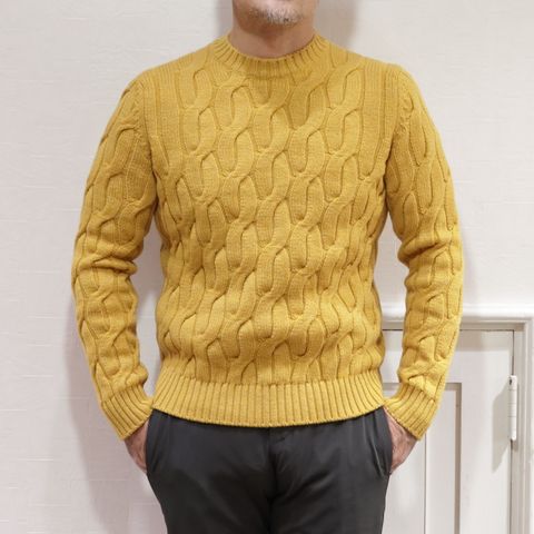 "TAGLIATORE"カシミアチェスターコートを使用した休日スタイル