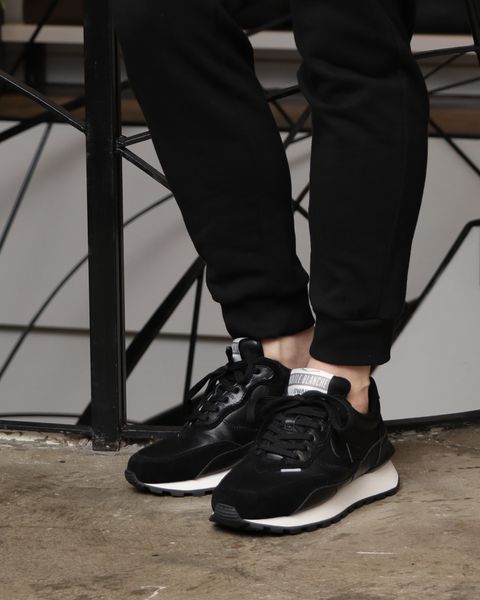 MACKAGE ダウンジャケットを使用したオールブラックで魅せる、モード×スポーツの融合スタイリング