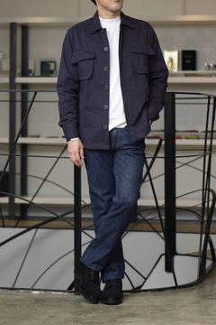 WH 別注コンバット ブーツを使用した、ネイビー×デニムでつくる大人のミリタリースタイル