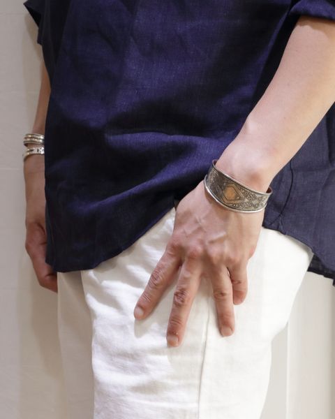 COLONY CLOTHING コロニークロージング リネンカプリシャツを使用したリゾート風コーデ