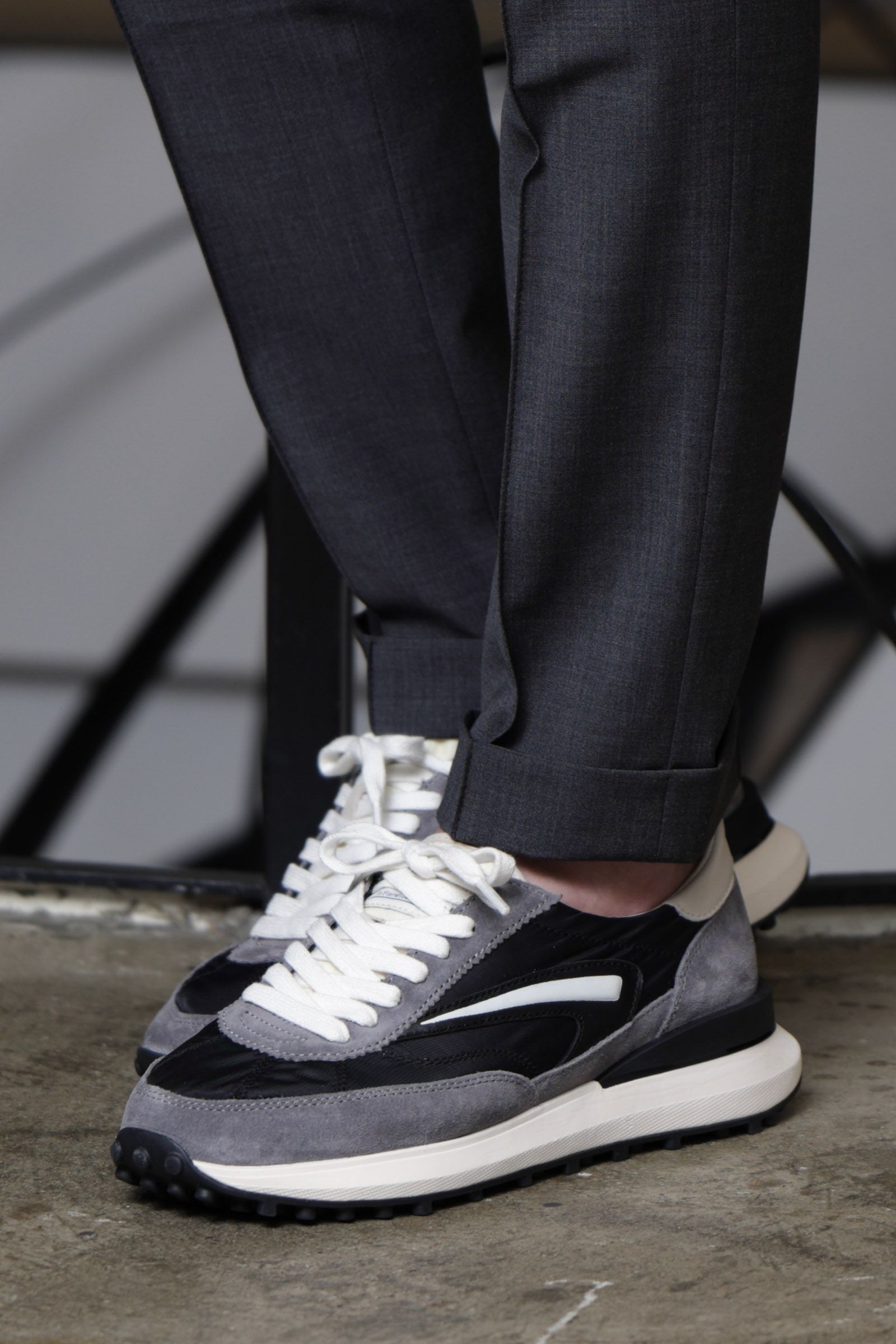 Athleta ナイロン × スウェード ランシュータイプ スニーカー / ブラック × グレー