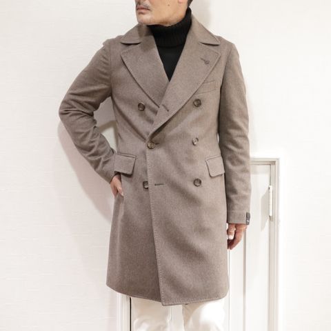 "TAGLIATORE"カシミアポロコートを使用したスポルベリーノスタイル