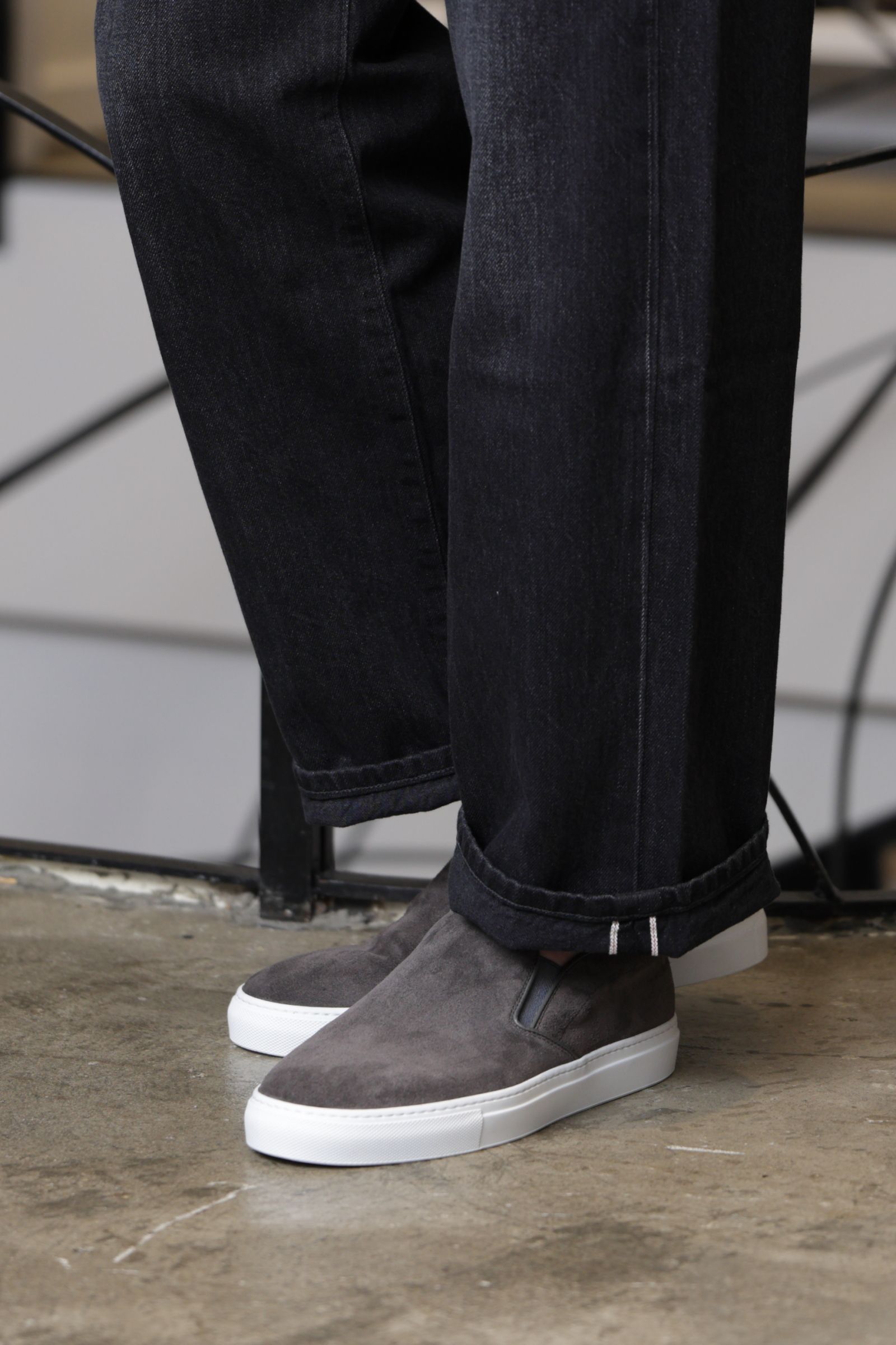 HERNO リネンブルゾンを使用した、ワイドシルエットで作る洗練カジュアル