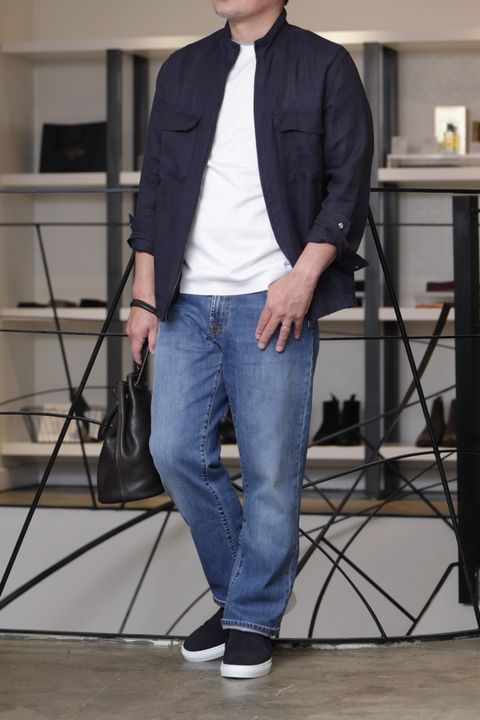 HERNO リネンブルゾンを使用した、ワイドシルエットで魅せる都会派カジュアル