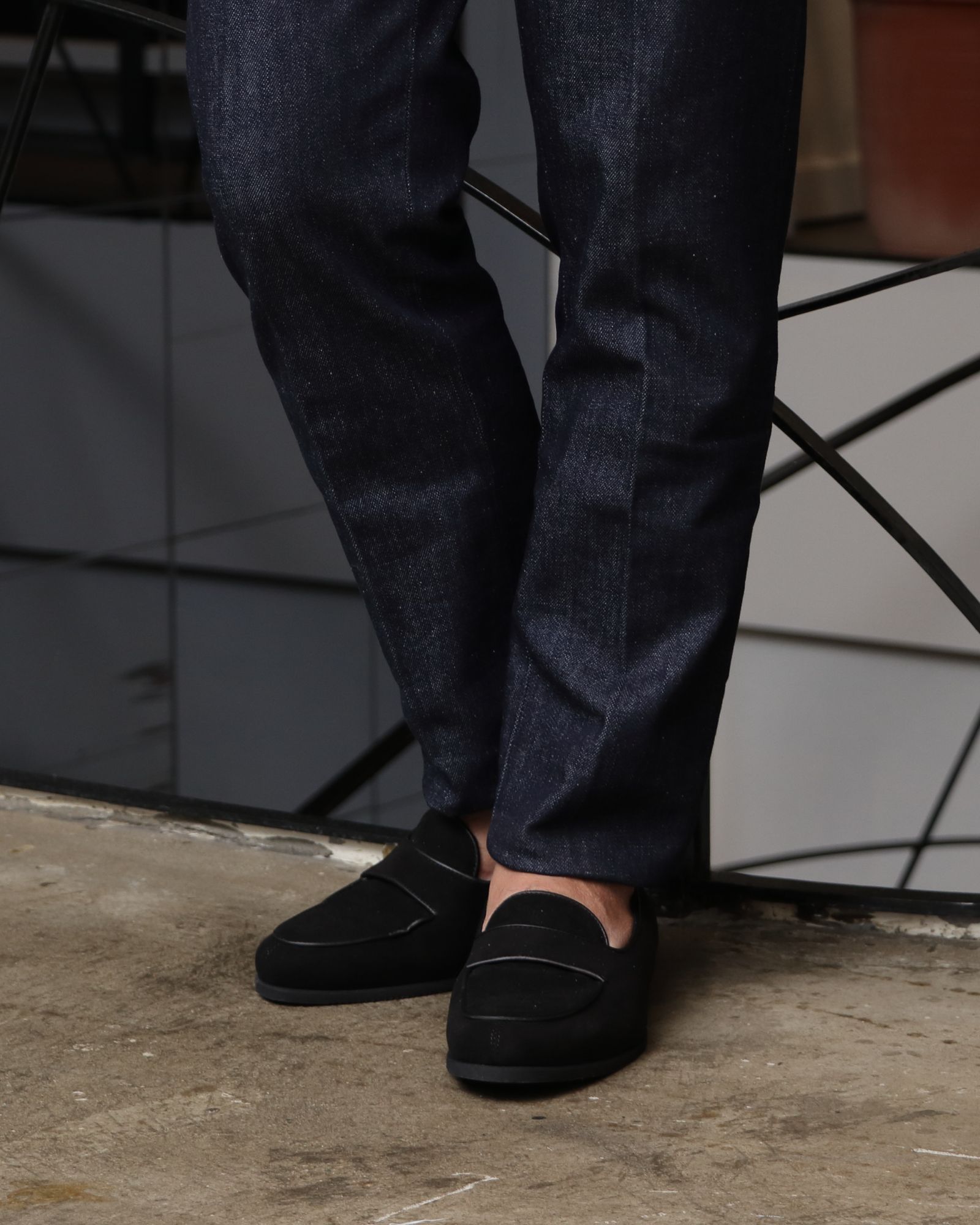 EMMETI JURIを使用したグレージュ×ホワイトで魅せる、上質カジュアルの完成形スタイル