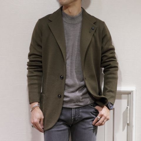 "HERNOダウンコート"を使用したリラックスカジュアルコーデ