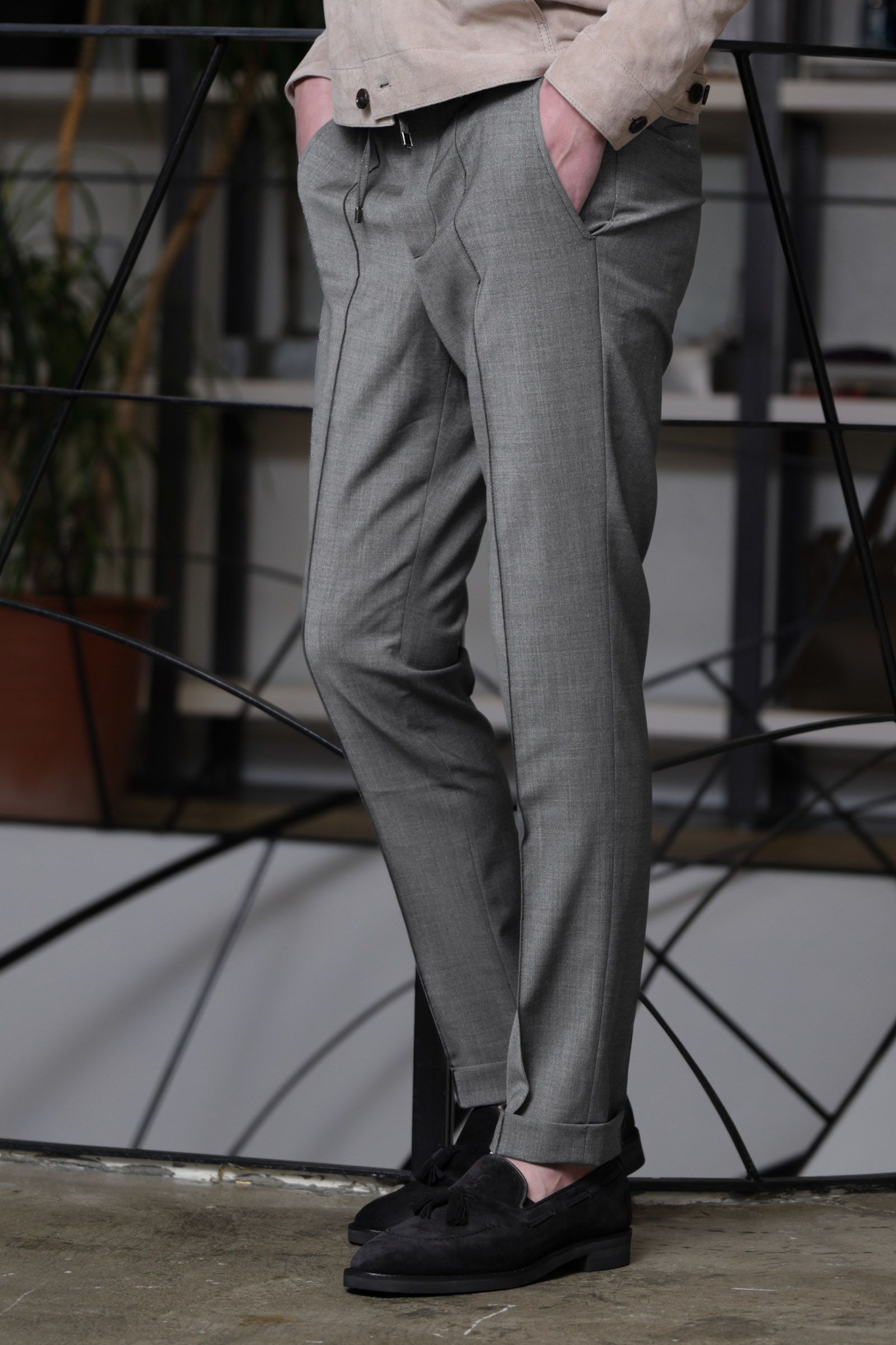 サイズ52まで【干場義雅氏 別注モデル】H DUE 永久クリース ストレッチウール パンツ / グレー