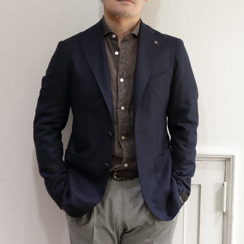 "TAGLIATORE”サマーカシミヤジャケットを使用したジャケパンコーデ