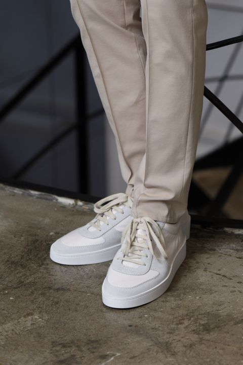 ジャブスアルキヴィオ セットアップスーツを使用した、抜け感を効かせた上品ベージュコーデ