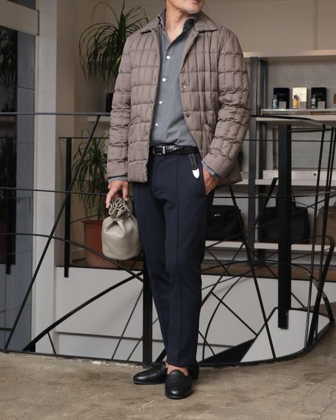 HERNO ライトダウンを着用した”軽ダウン”で差をつける秋の艶スタイル