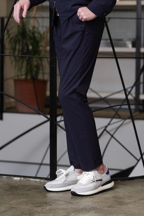 DISTRETTO12 セットアップを使用した、シンプルで差がつく大人のスポーティコーデ