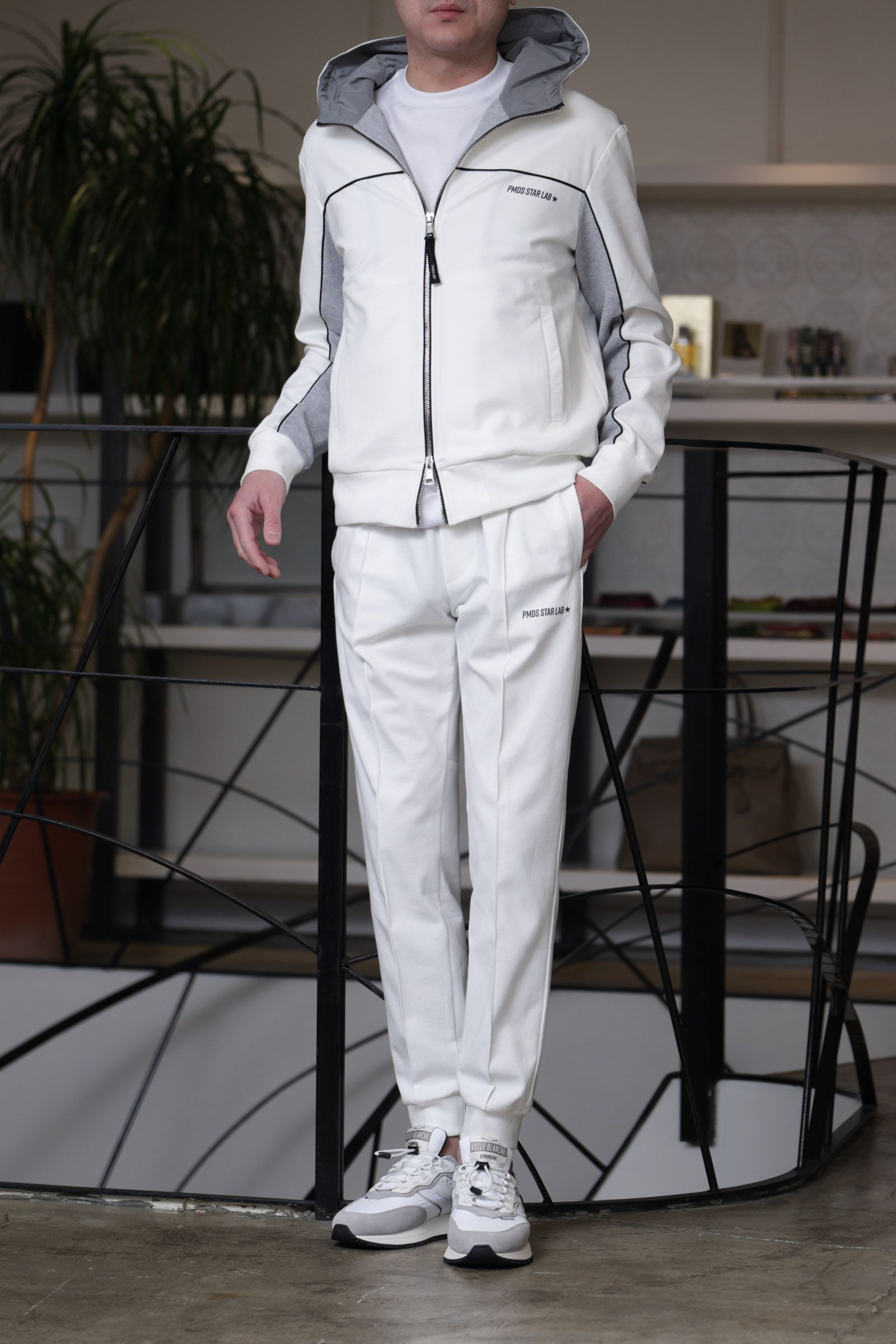 【セットアップあり】ABEL ストレッチジャージ スウェットコンビ ワンポイントロゴ ジップアップ パーカー / ホワイト × グレー × ブラック