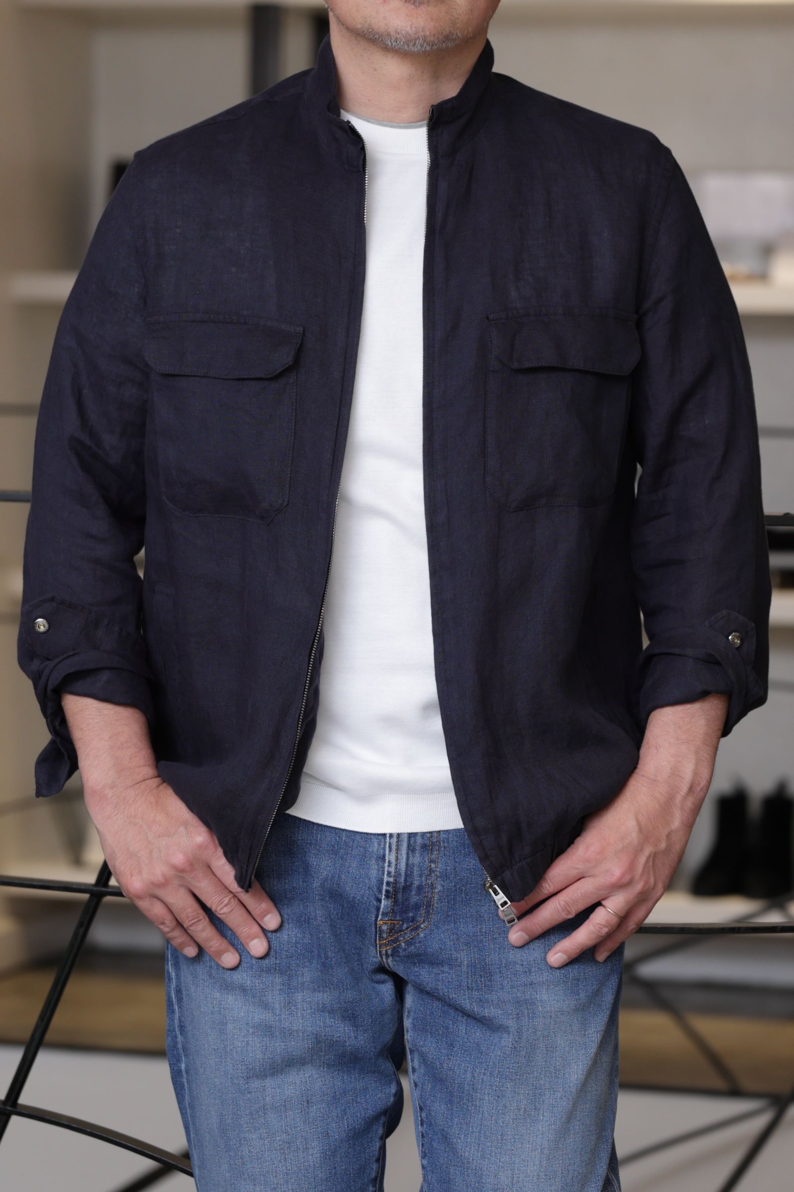 HERNO リネンブルゾンを使用した、ワイドシルエットで魅せる都会派カジュアル