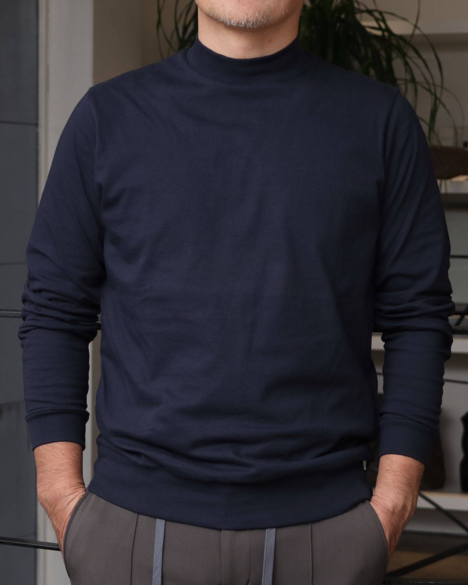 AOURE セットアップスーツを使用した、機能美と品格を纏う、モダンセットアップスタイル