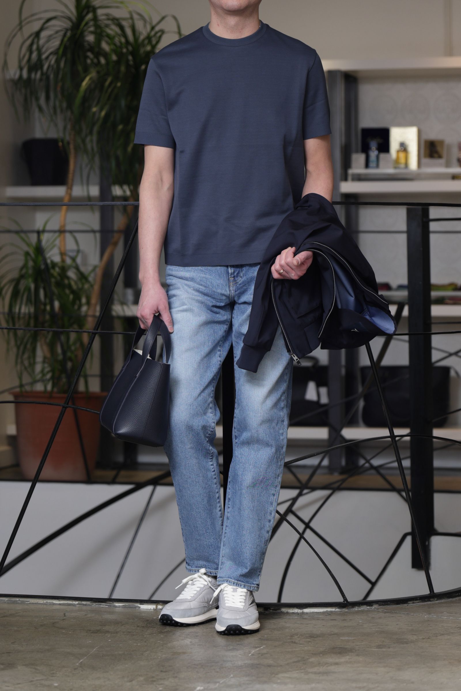 HERNO、RED CARDを使用した、上質素材で魅せる都会派デニムスタイル