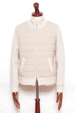 "Gran Sasso"を使用したスポーティホワイトコーデ