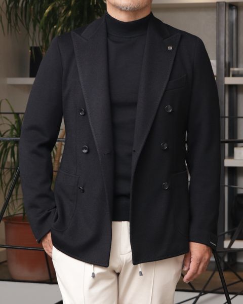 TAGLIATORE ジャージージャケットで魅せる、軽快で品のある秋の大人スタイル