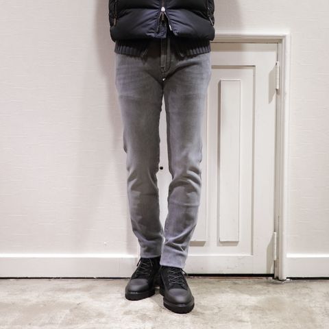 "FILIPPO DE LAURENTIIS"を使用したカジュアルダウンコーデ
