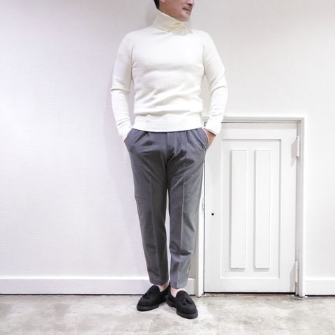 TAGLIATOREチェスターコートを使用したシンプルなスポルベリーノスタイル