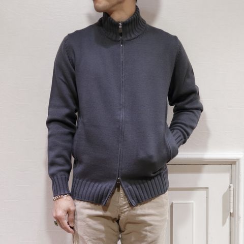 "HERNOダウンコート"を使用した大人の休日ダウンコーデ