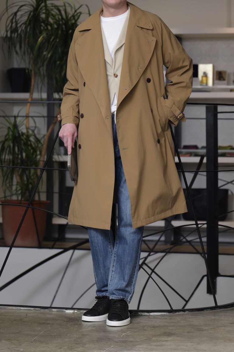 ES:Sを使用した、軽やかトレンチで魅せる大人のデニムコーデ