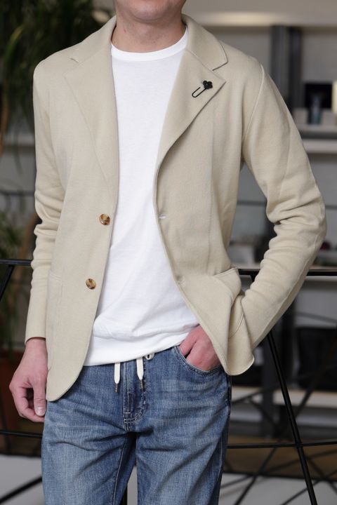 ES:Sを使用した、軽やかトレンチで魅せる大人のデニムコーデ