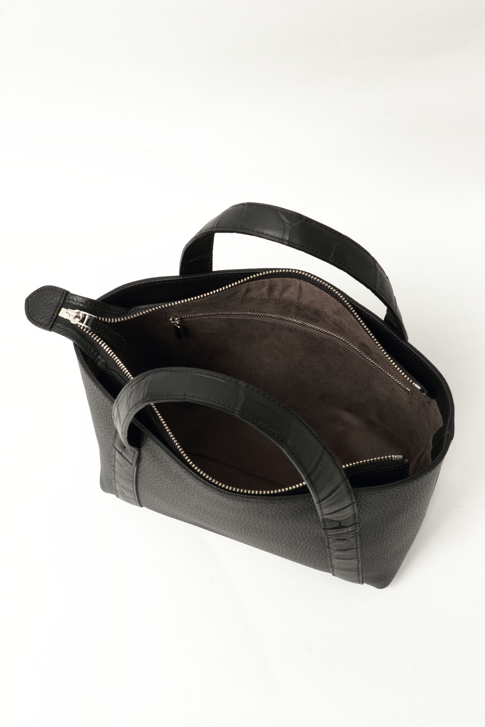 底鋲付き【BEKKU HOMME 別注】Tela Marinaシリーズ ファスナー式 クロコダイル型押し × シュリンクレザー コンビネーション ミニトートバッグ  / ブラック