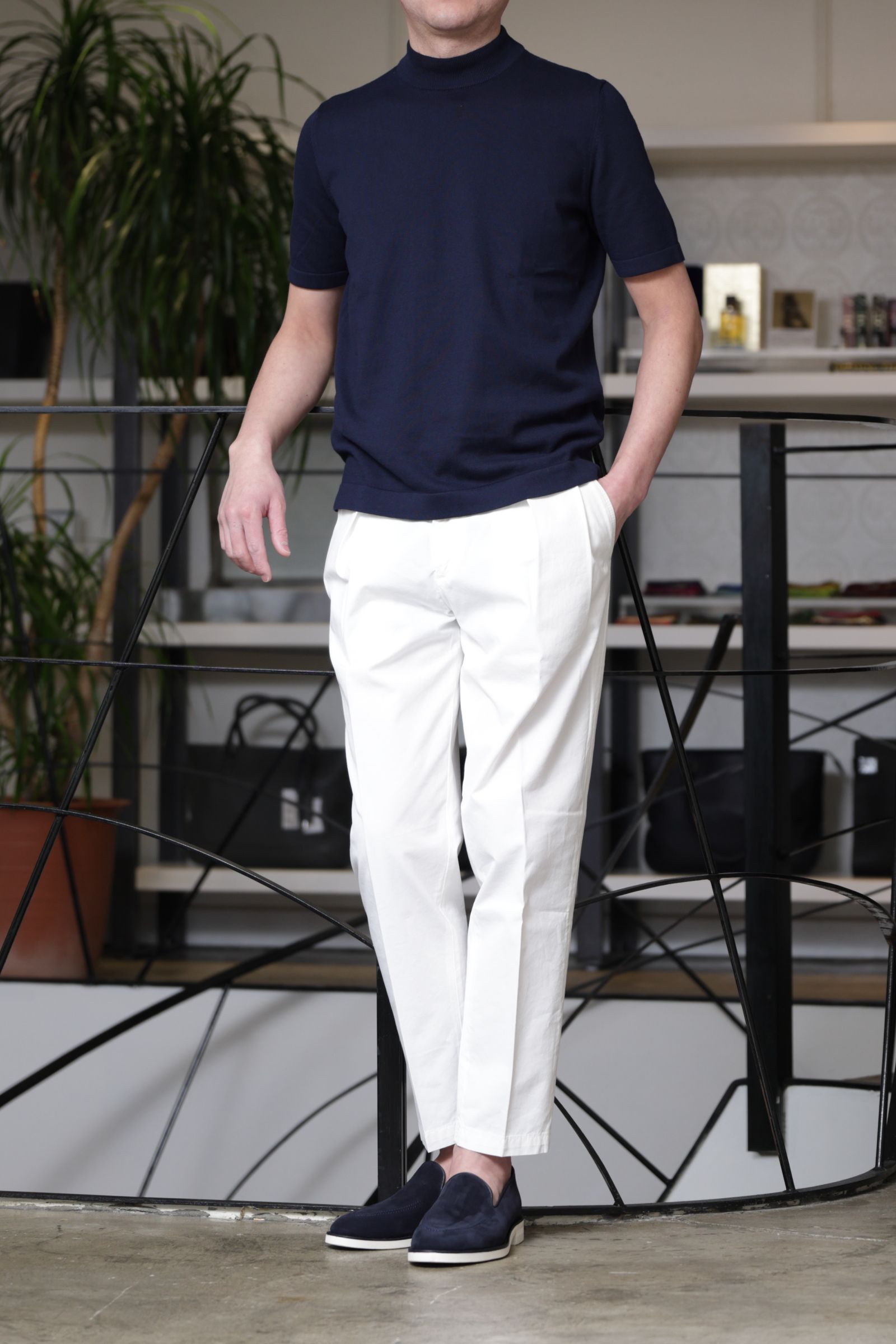 GUY ROVER シャツジャケットを使用した、シンプルに整える都会派ネイビースタイルを使用した、