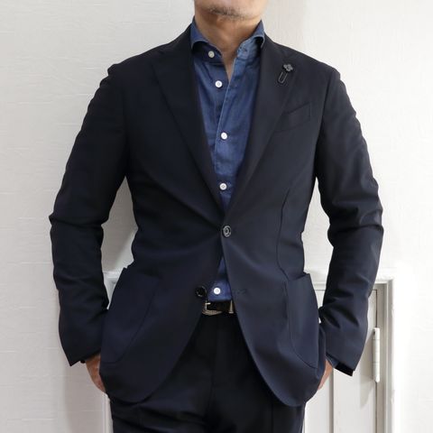"LARDINI"ストレッチナイロンセットアップを使用したドレススタイル