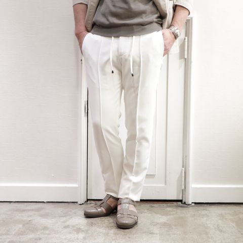 "JOHN SMEDLEY"スキッパーポロを使用したミルクティーコーデ