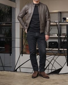 WH - ダブルエイチ 当店別注ブーツを使用した、“黒×ブラウン”で魅せる大人のミニマルレザーコーデ