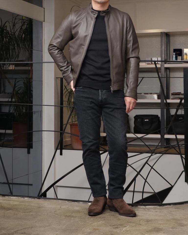 WH - ダブルエイチ 当店別注ブーツを使用した、“黒×ブラウン”で魅せる大人のミニマルレザーコーデ