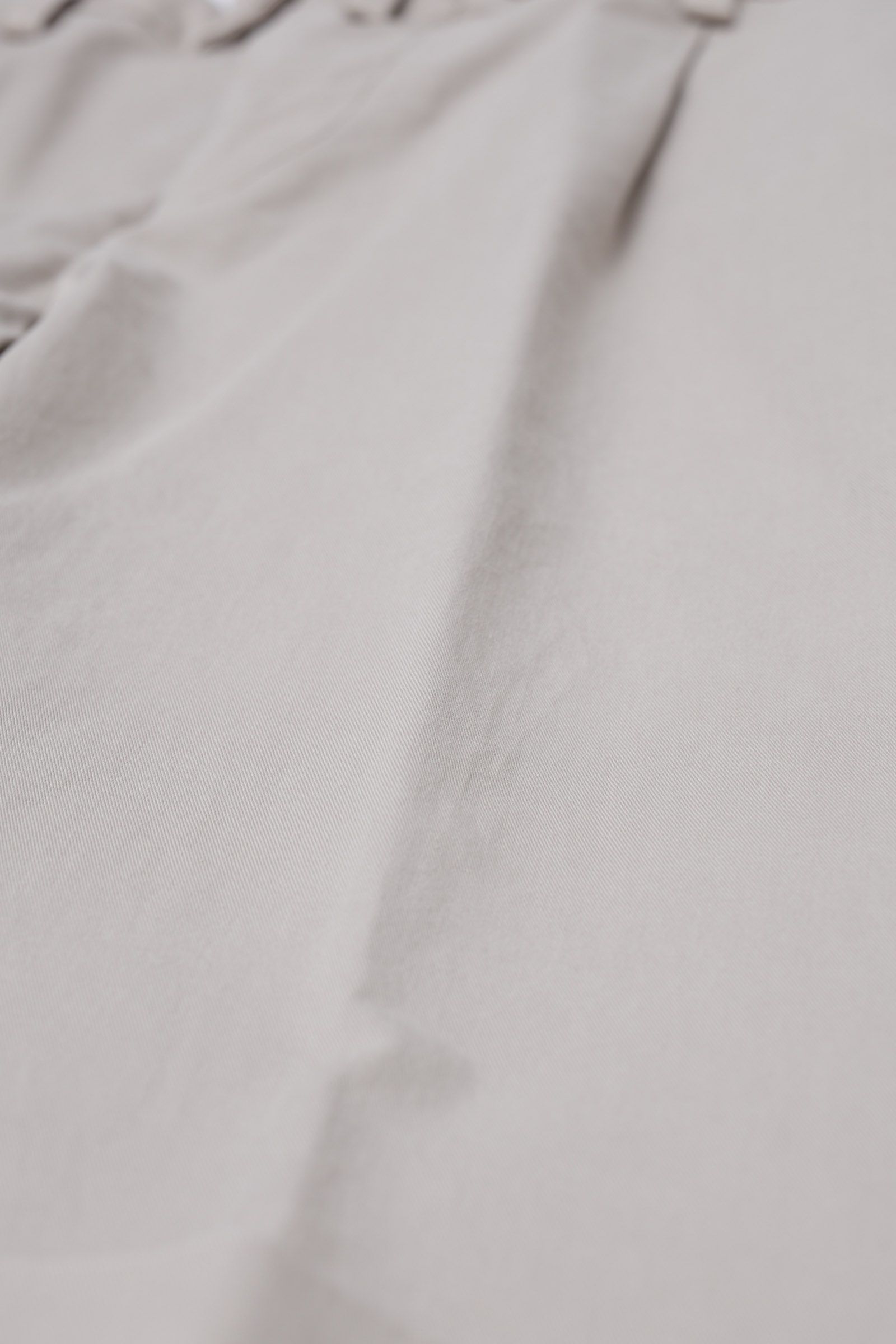 【干場さん別注】 BG101 コットンストレッチ ワンプリーツスリムショーツ  / ベージュ