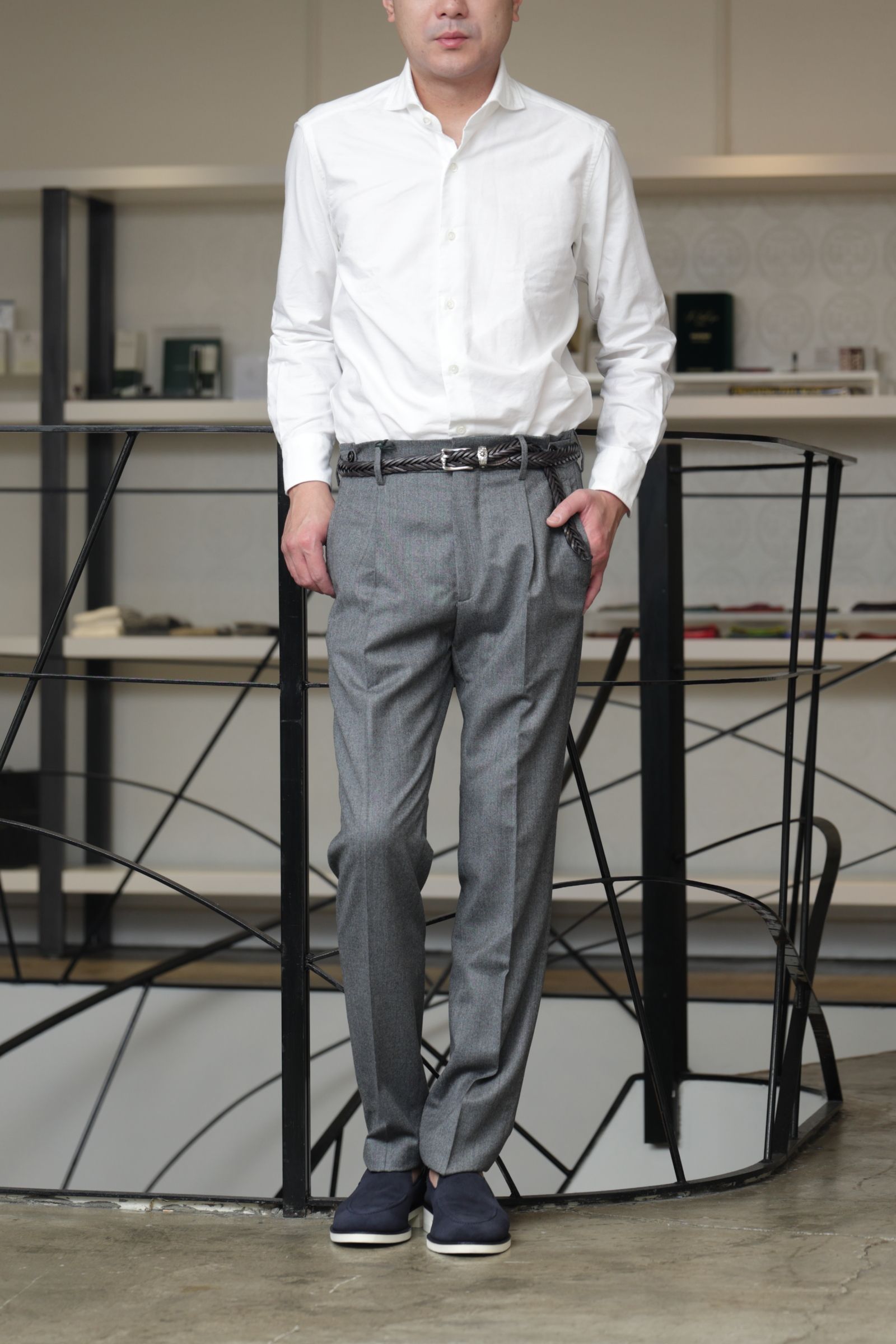 LARDINI ニットジャケットを使用した、ニットジャケットで軽やかに魅せる秋の王道スタイル