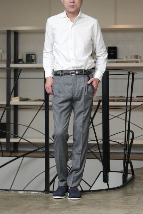 LARDINI ニットジャケットを使用した、ニットジャケットで軽やかに魅せる秋の王道スタイル