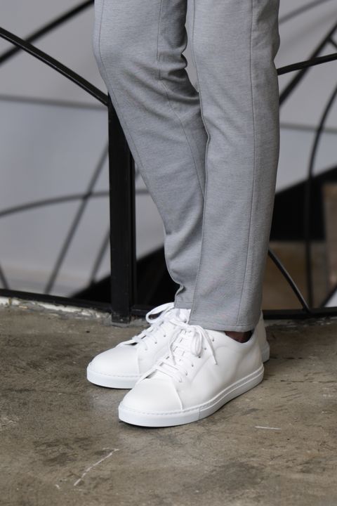 FILIPPO DE LAURENTIIS MA-1型 ジップアップニットを使用した、上品に仕上げる春のライトカラーコーデ