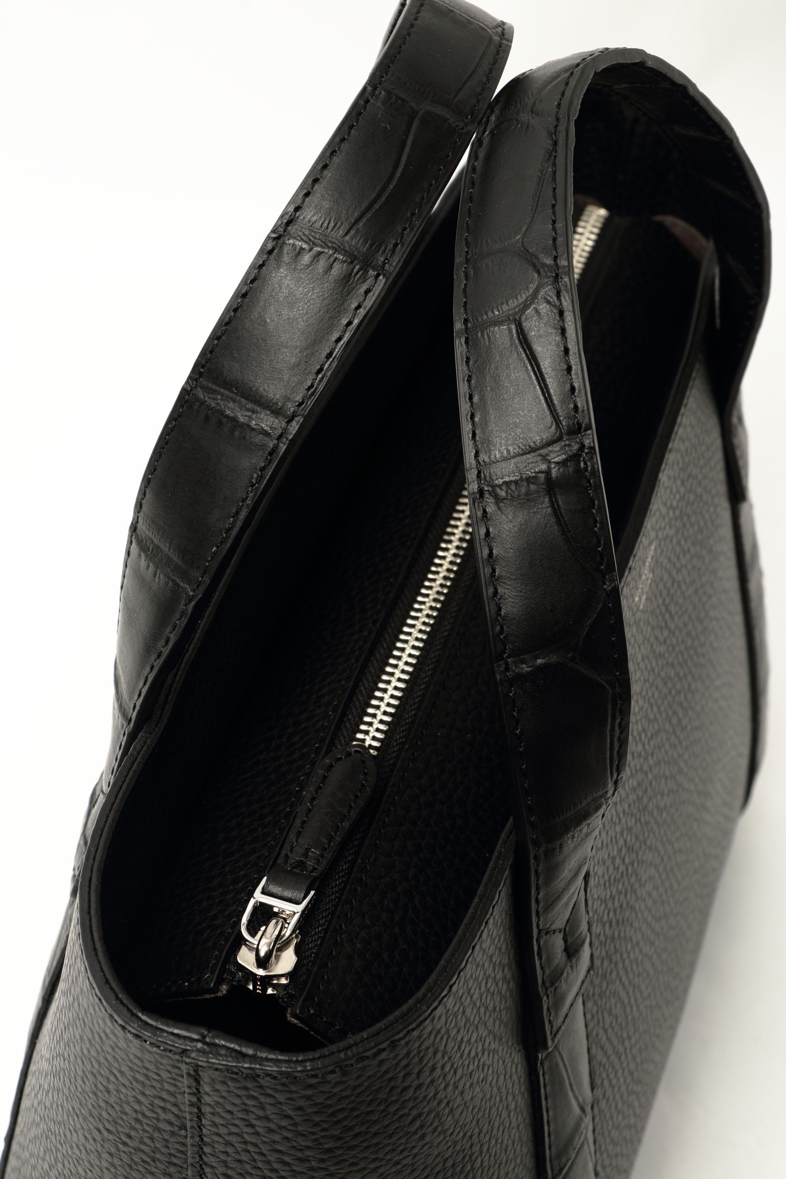 底鋲付き【BEKKU HOMME 別注】Tela Marinaシリーズ ファスナー式 クロコダイル型押し × シュリンクレザー コンビネーション ミニトートバッグ  / ブラック