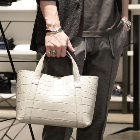 "LARDINI"を使用したカーディガンジャケットコーデ